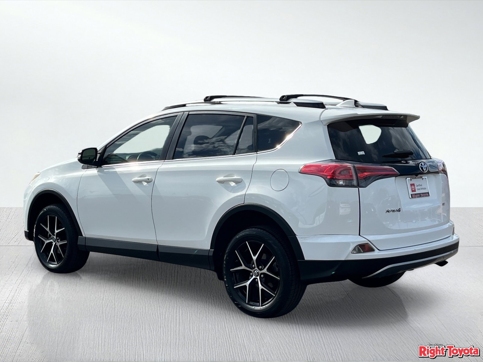 Certified 2017 Toyota RAV4 SE FWD image 5