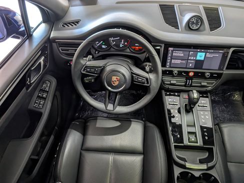 Used 2025 Porsche Macan image 7