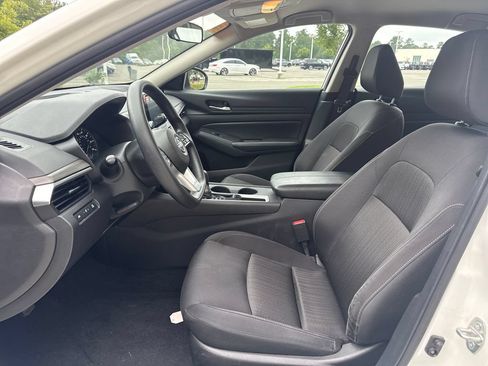 Used 2025 Nissan Altima 2.5 SV FWD image 12