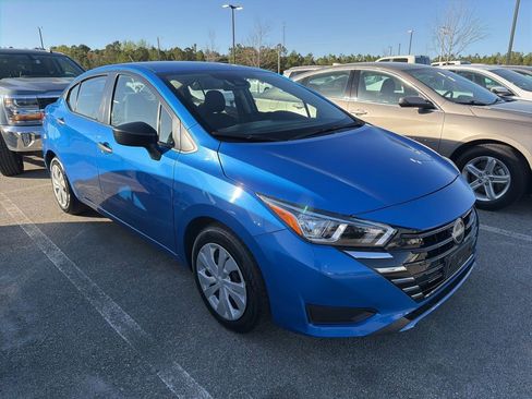 Used 2023 Nissan Versa S image 3