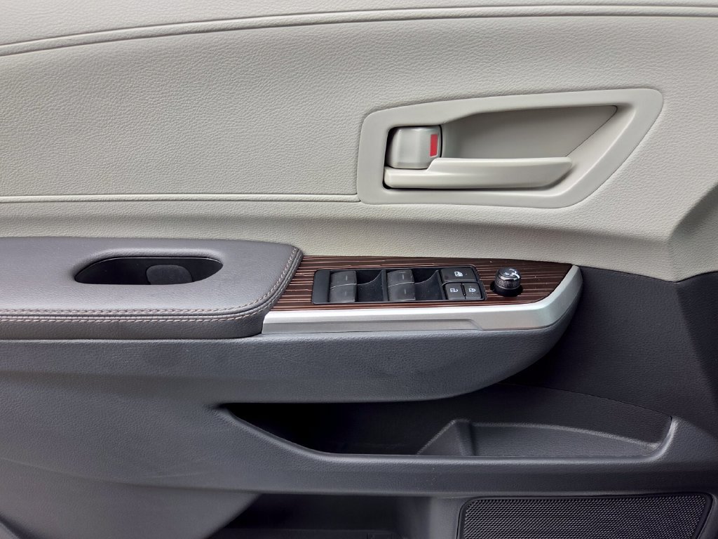 Used 2024 Toyota Sienna LE FWD image 31