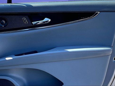 Used 2021 Lincoln Nautilus Reserve FWD image 28