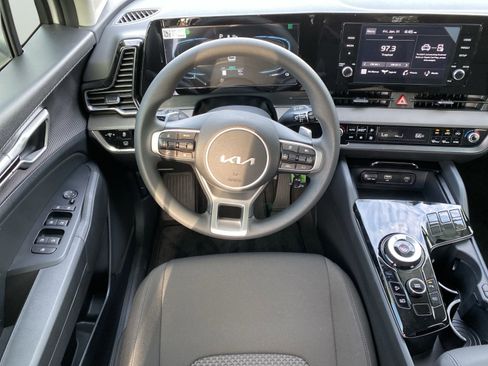Used 2025 Kia Sportage LX FWD image 11