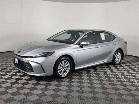 Used 2025 Toyota Camry LE w/ Convenience Package image 9