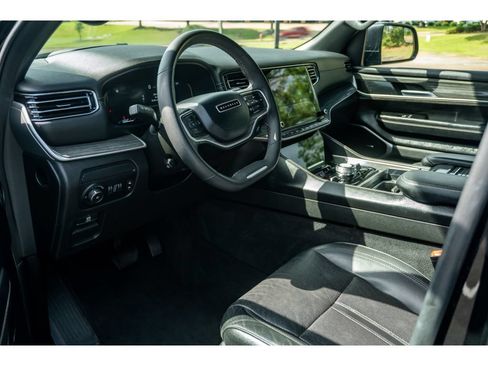 Used 2022 Jeep Wagoneer Series III AWD/4WD image 10