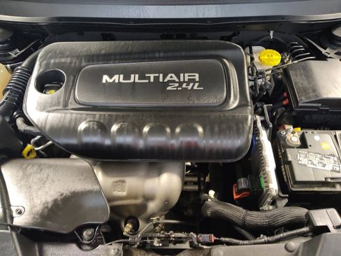 Used 2018 Jeep Cherokee Latitude Plus w/ Cold Weather Group FWD image 30