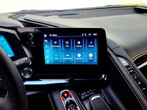 Used 2025 Chevrolet Corvette Stingray Premium Conv w/ Z51 Performance Package image 14