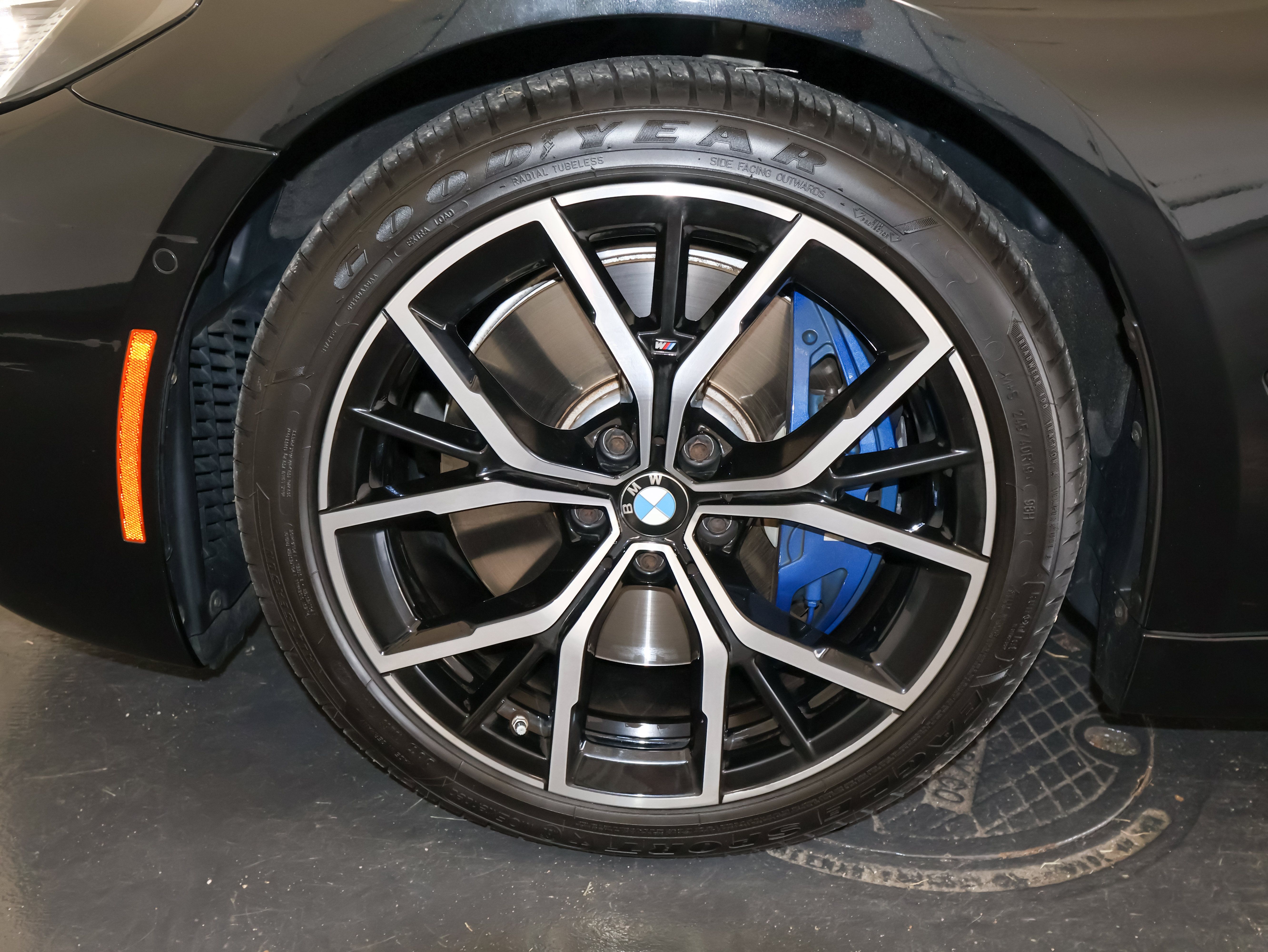 Used 2021 BMW M550i xDrive w/ Executive Package AWD/4WD image 41