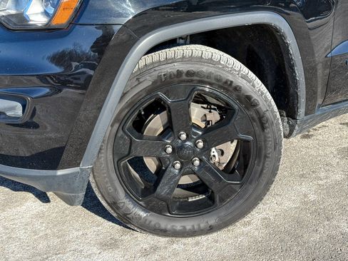 Used 2019 Jeep Grand Cherokee Laredo image 10