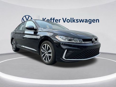 Used 2025 Volkswagen Jetta SE FWD image 7