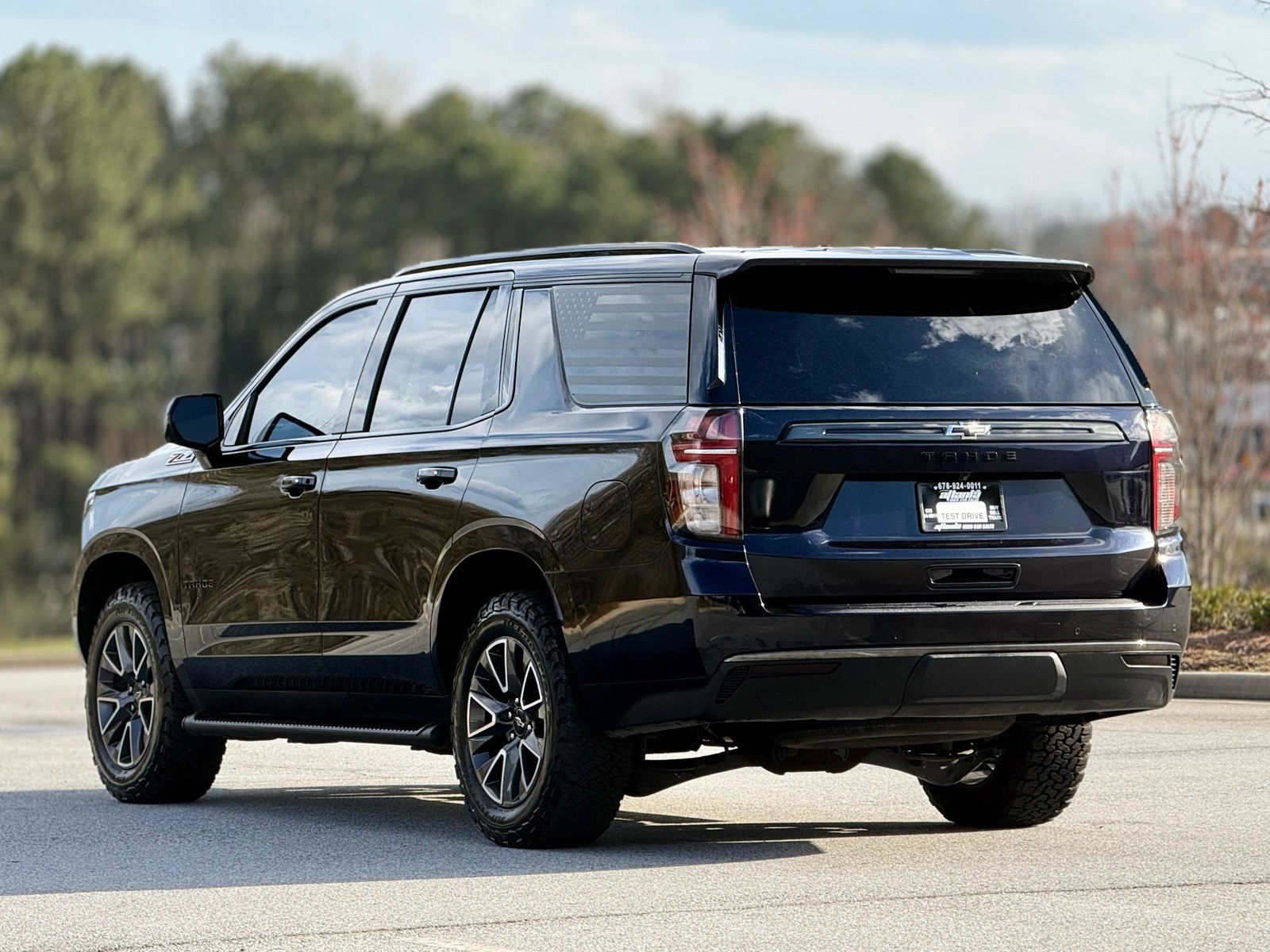 Used 2022 Chevrolet Tahoe Z71 w/ Luxury Package AWD/4WD image 9