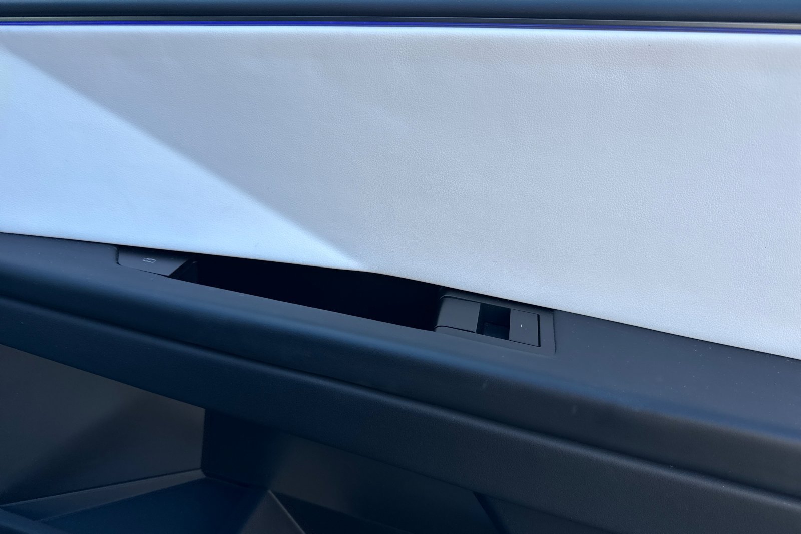 Used 2024 Tesla Cybertruck AWD Crew Cab image 17