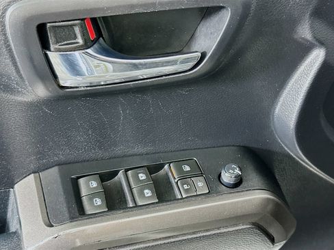 Used 2021 Toyota Tacoma TRD Sport AWD/4WD image 19