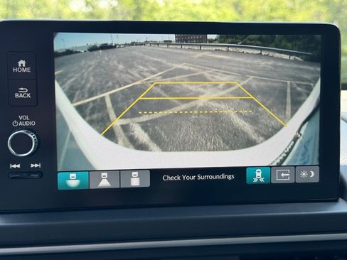 Certified 2025 Honda Pilot Touring image 38
