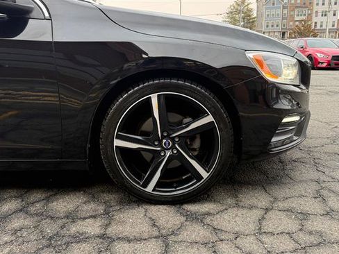 Used 2016 Volvo S60 T5 R-Design image 7