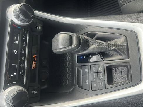 Certified 2020 Toyota RAV4 LE w/ Carpet Mat Package image 29