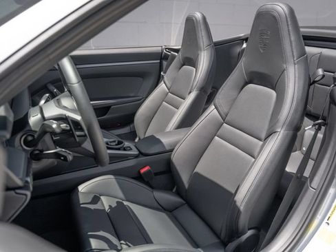 Certified 2025 Porsche 911 Carrera RWD image 5