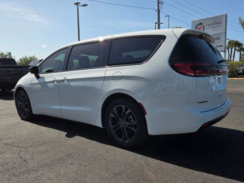 New 2026 Chrysler Pacifica Select FWD image 5