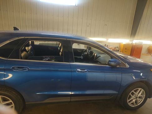 Used 2023 Ford Edge SEL w/ Convenience Package image 4