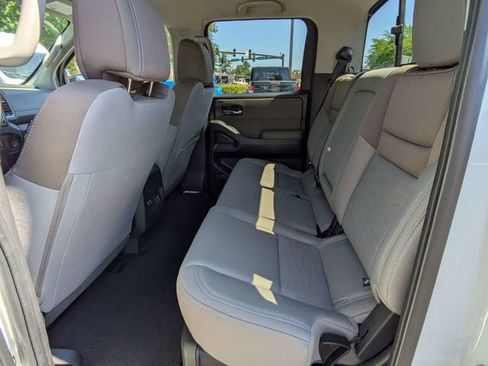 Used 2024 Nissan Frontier SV w/ SV Convenience Package RWD image 15