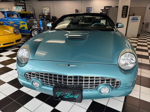 Used 2002 Ford Thunderbird Deluxe image 2