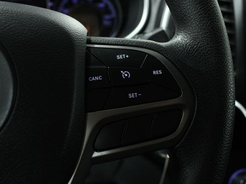 Used 2019 Jeep Cherokee Latitude w/ Popular Appearance Group image 21