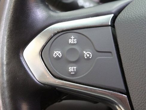 Used 2020 Chevrolet Traverse LT image 15