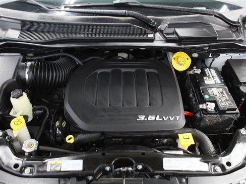 Used 2018 Dodge Grand Caravan SXT image 24