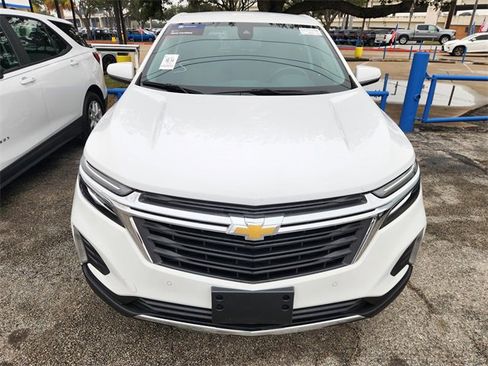 Used 2023 Chevrolet Equinox LT image 2