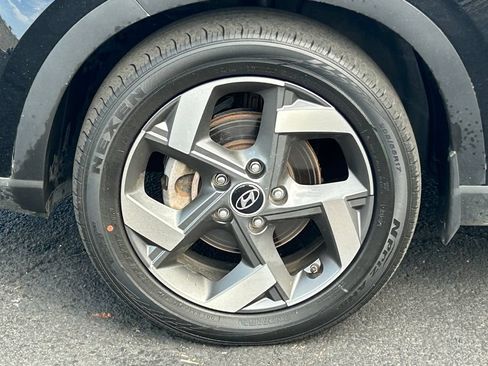 Used 2022 Hyundai Venue SEL FWD image 11