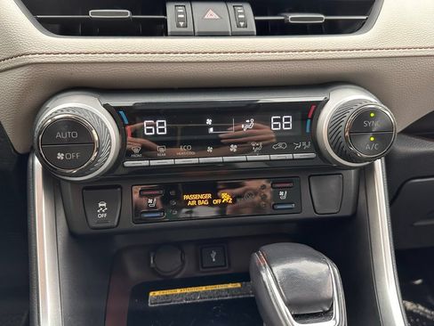 Used 2021 Toyota RAV4 Limited AWD/4WD image 32