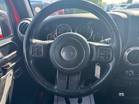 Used 2018 Jeep Wrangler Unlimited Sahara w/ Connectivity Group AWD/4WD image 18