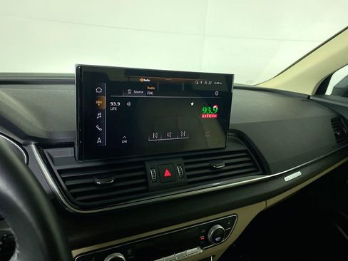 Used 2023 Audi Q5 Premium w/ Convenience Package image 4