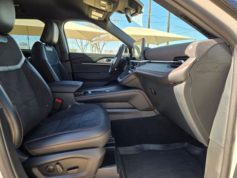 Used 2025 Ford Explorer ST image 27