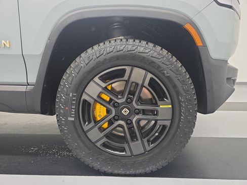 Used 2022 Rivian R1T Adventure AWD/4WD image 11