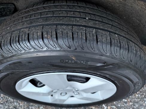 Used 2013 Nissan Rogue S image 9