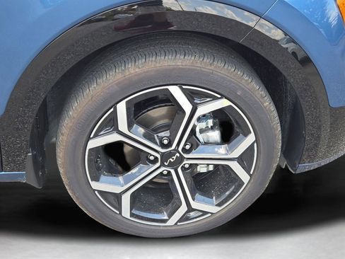 New 2025 Kia Niro EX Touring image 6