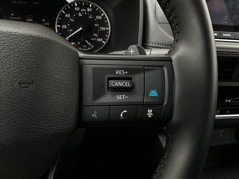 Used 2025 Nissan Rogue SV image 34