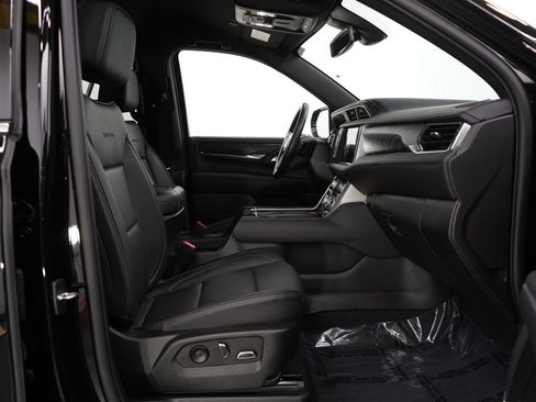 Used 2022 GMC Yukon XL Denali image 10