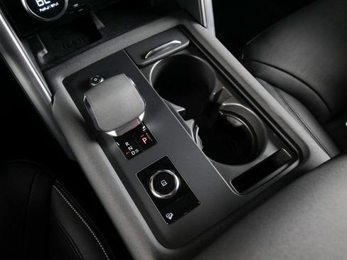 Certified 2025 Land Rover Discovery Dynamic SE AWD/4WD image 13