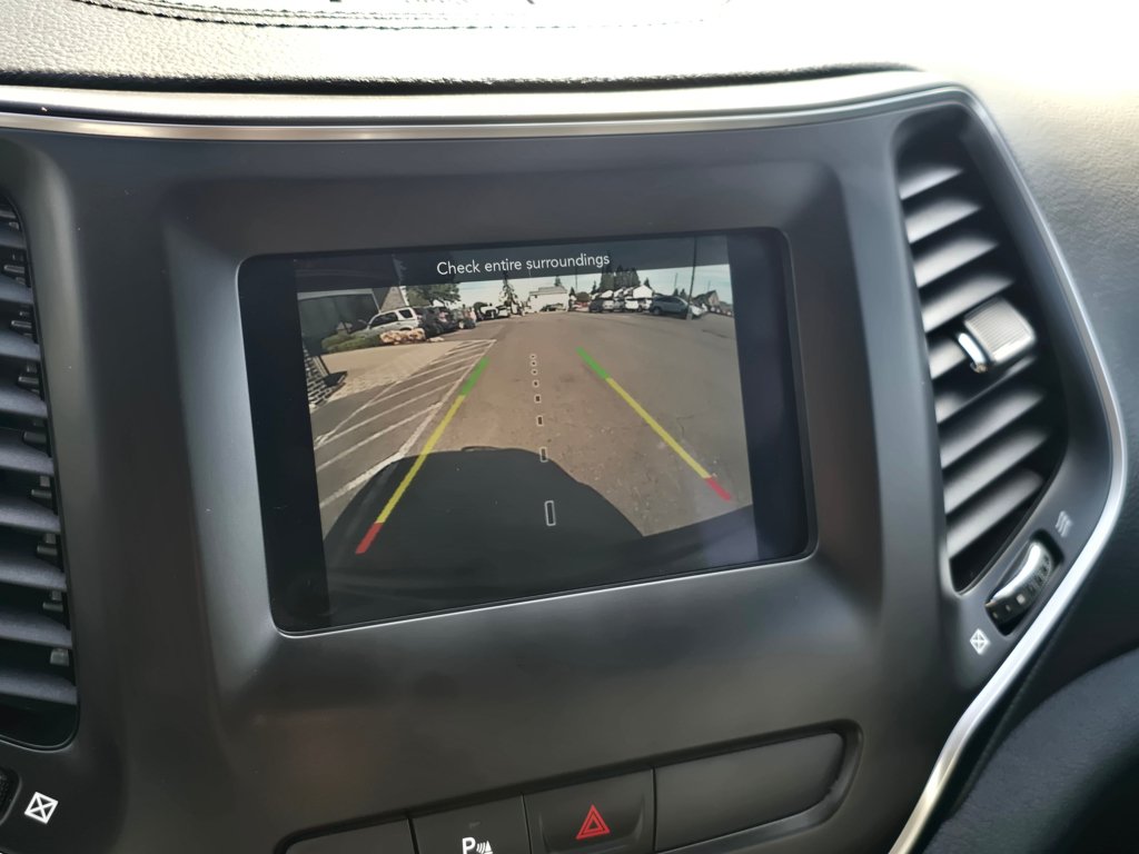 Used 2020 Jeep Cherokee Latitude Plus AWD/4WD image 10