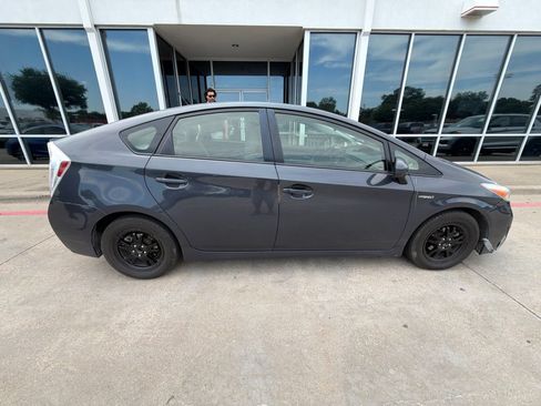 Used 2014 Toyota Prius Two FWD image 4