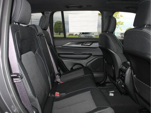 New 2025 Jeep Grand Cherokee Laredo X w/ Luxury Tech Group I image 30