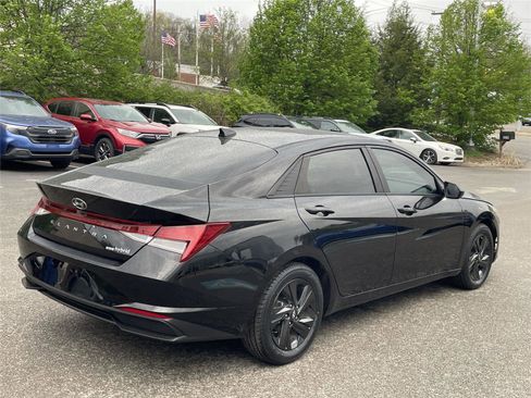 Used 2022 Hyundai Elantra Blue FWD image 5