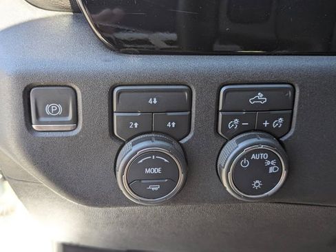 Used 2024 Chevrolet Silverado 2500 LT image 31