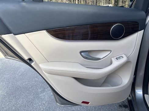 Used 2022 Mercedes-Benz GLC 300 w/ Premium Package Lite image 21