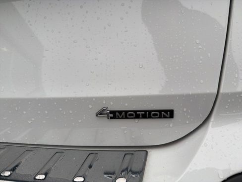 Used 2025 Volkswagen Taos SE image 9