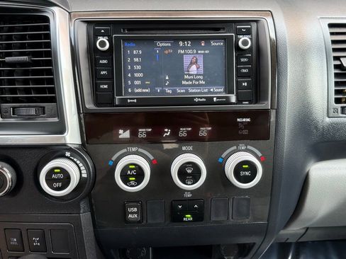 Used 2019 Toyota Sequoia SR5 AWD/4WD image 31