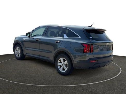 Used 2022 Kia Sorento LX FWD image 3