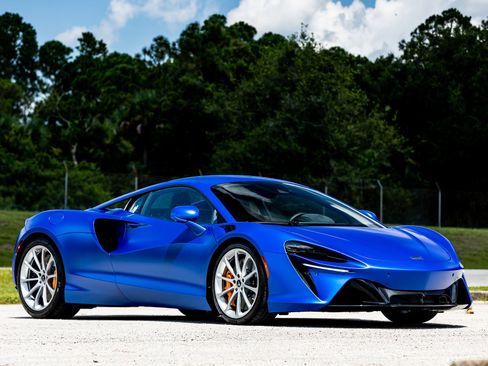 Used 2023 McLaren Artura PERFORMANCE image 12
